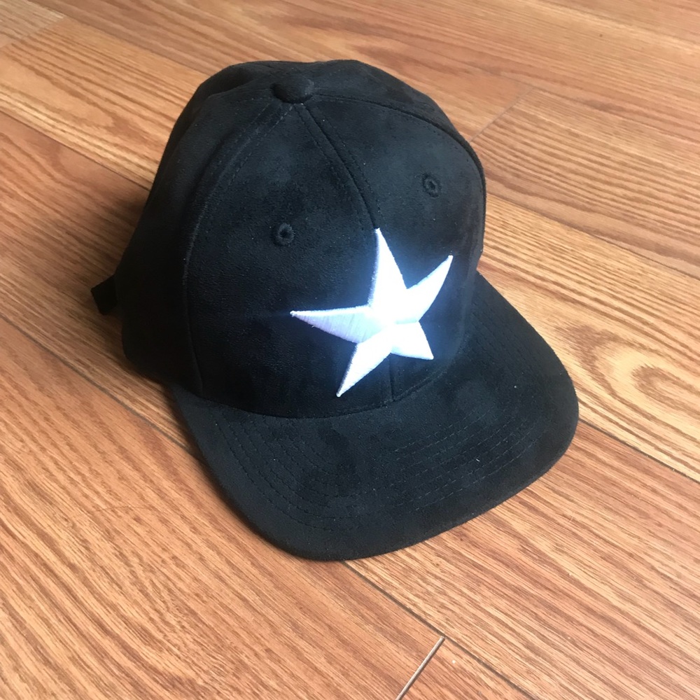 Black Carbon elements velvet hat.